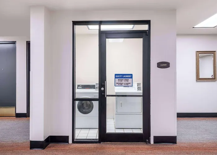 Travelodge By Wyndham Az 2*